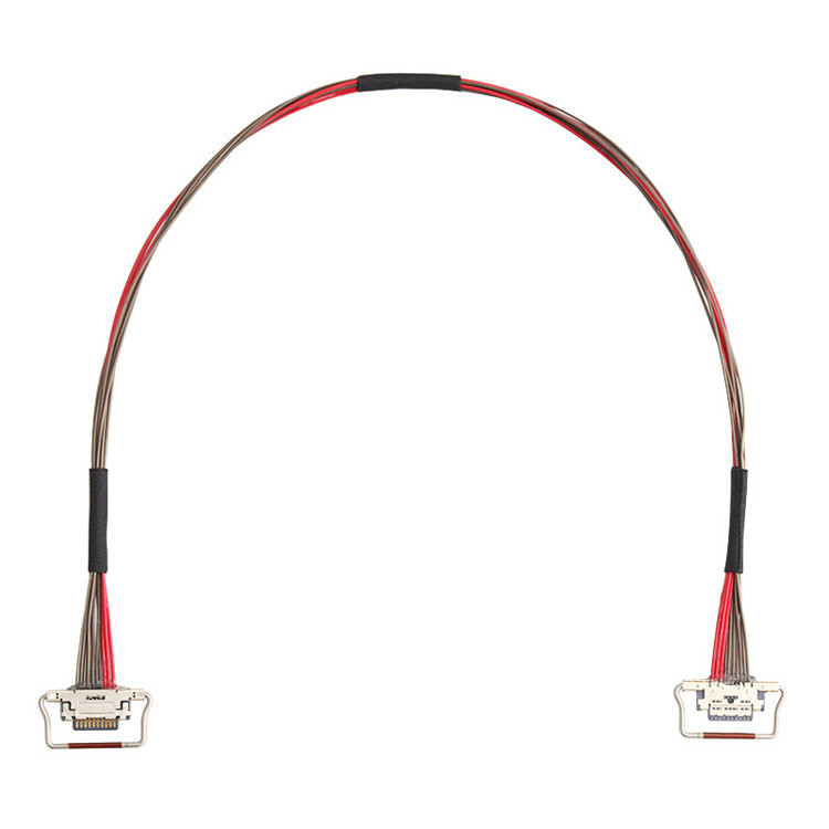 Un cable microcoaxial LVDS de 10 pines con una longitud de 150 mm, conector I-PEX con ancho de 0,4 mm, identificado como 20633-310T-01S