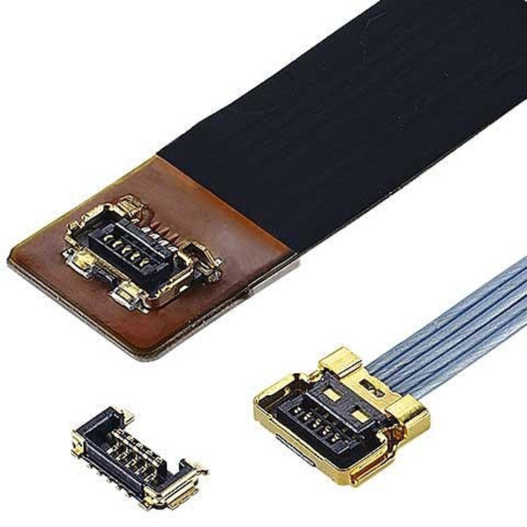 Cable de conexión con conexión a un recipiente de carcasa de microcable coaxial